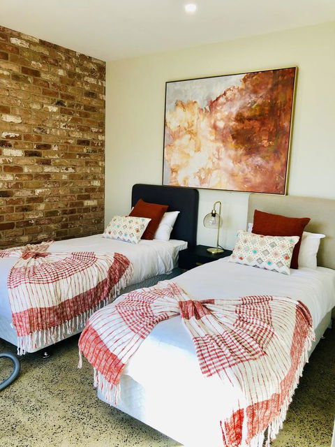EMBRACING EVANDALE - Hosted By L'Abode Accommodation - Accommodation Asia 4
