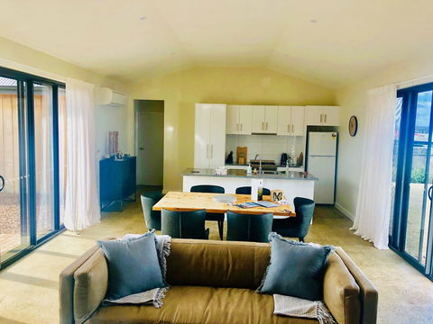 EMBRACING EVANDALE - Hosted By L'Abode Accommodation - Accommodation Asia 2