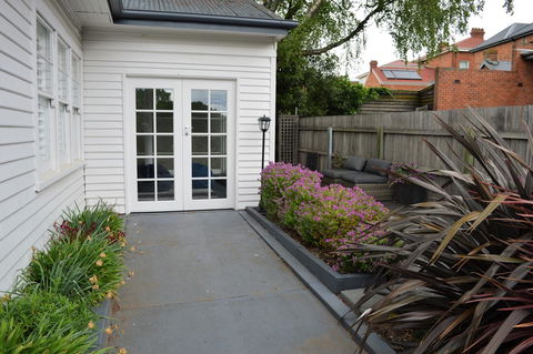 Lyttleton Cottage - Accommodation Asia 21