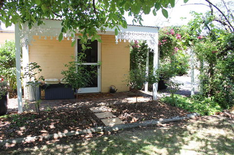 Bellamona - Accommodation Asia 24