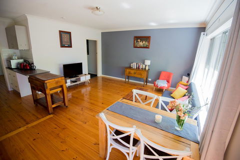 Flora Hill Creek Views - Accommodation Asia 0