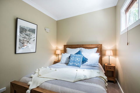 Avalon House - Accommodation Guide 11