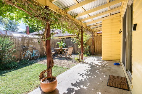 Avalon House - Accommodation Guide 19