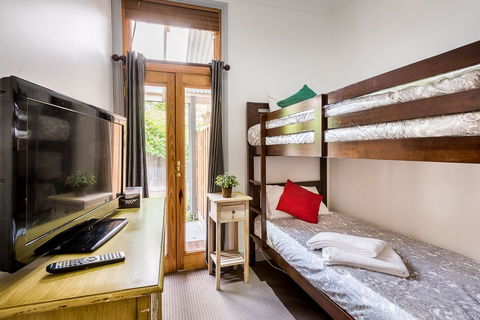 Avalon House - Accommodation Guide 17