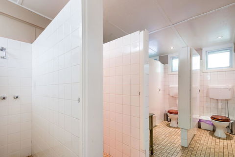 Avalon House - Accommodation Guide 24
