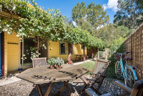 Avalon House - Accommodation Guide 6