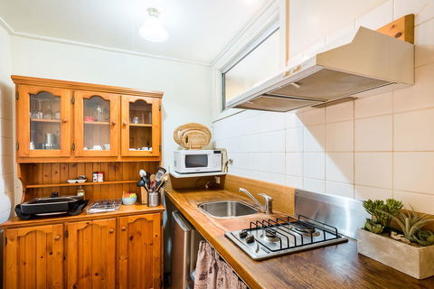 Avalon House - Accommodation Guide 43