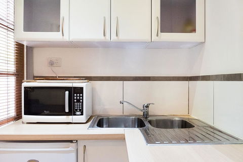 Avalon House - Accommodation Guide 12