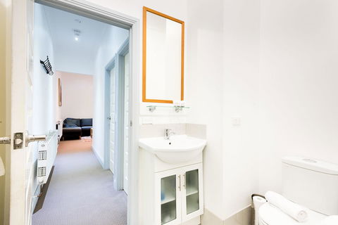 Avalon House - Accommodation Guide 33