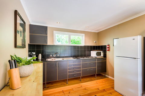 Avalon House - Accommodation Guide 28