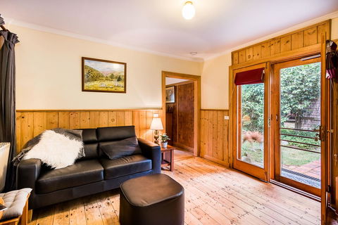 Avalon House - Accommodation Guide 8