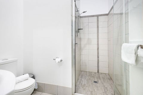 Avalon House - Accommodation Guide 36