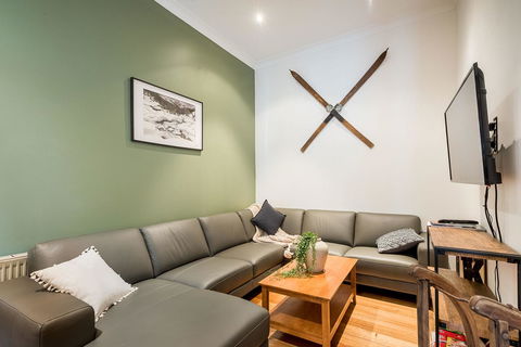 Avalon House - Accommodation Guide 4