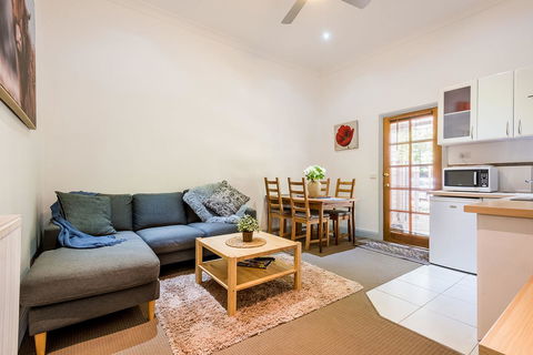 Avalon House - Accommodation Guide 18