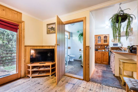 Avalon House - Accommodation Guide 42