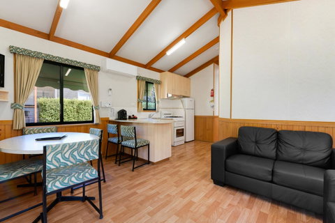 Bright Riverside Holiday Park - Accommodation Guide 23