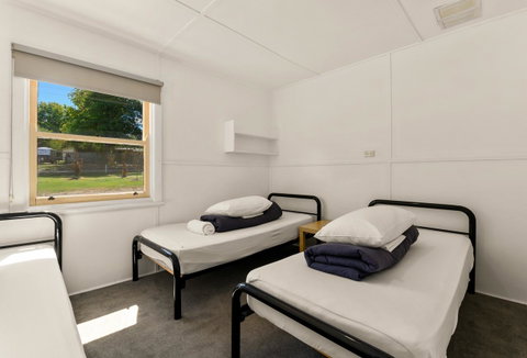 Bright Riverside Holiday Park - Accommodation Guide 1