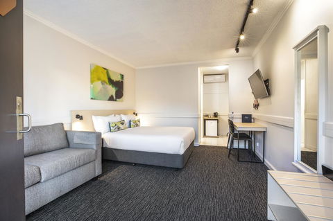 Nightcap At Matthew Flinders Hotel - Accommodation Asia 3