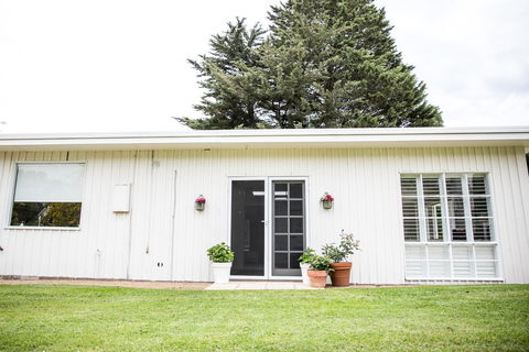 The Cottage - Accommodation Asia 9