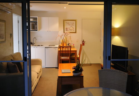 The Victoria Apartments - Accommodation Guide 8