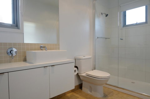 The Victoria Apartments - Accommodation Guide 12
