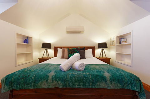 54 On Bank - Accommodation Asia 42