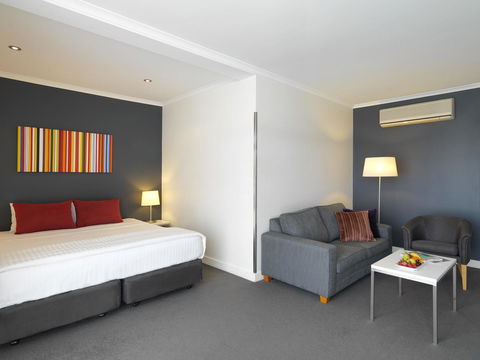 The Parkmore Hotel - Accommodation Asia 24