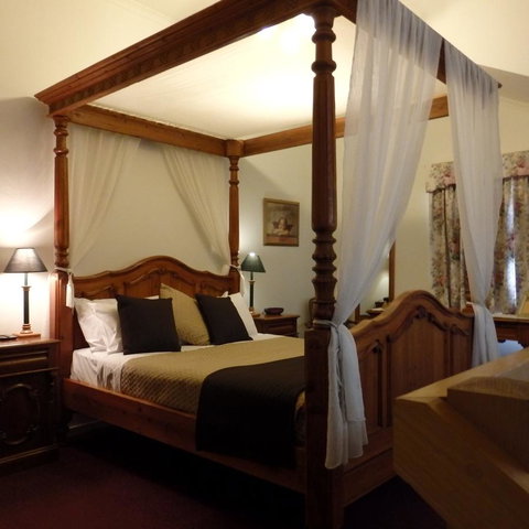 Bright Chalet - Accommodation Guide 2
