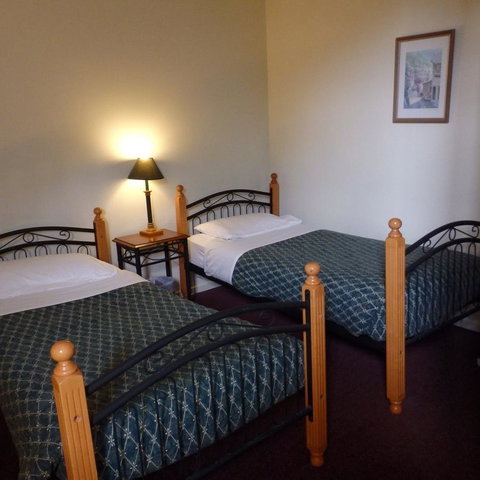 Bright Chalet - Accommodation Guide 7