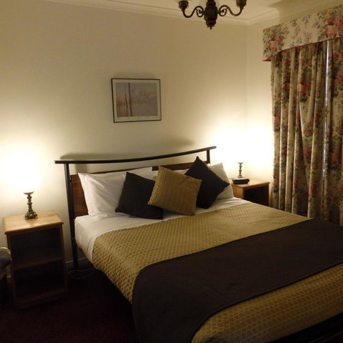 Bright Chalet - Accommodation Guide 12