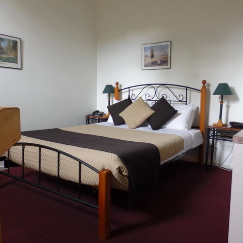 Bright Chalet - Accommodation Guide 3