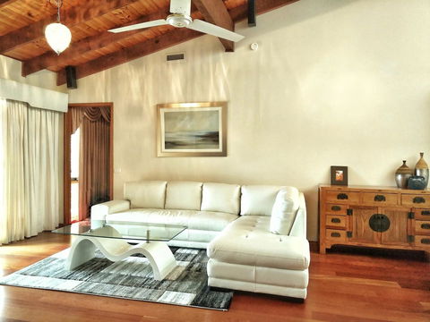 Waterfront Retreat - Accommodation Asia 15
