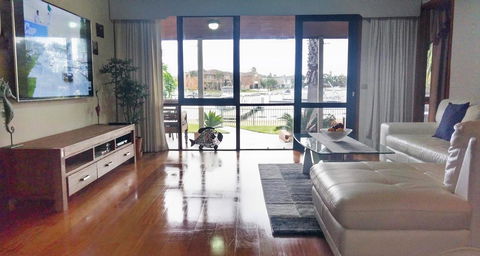 Waterfront Retreat - Accommodation Asia 4