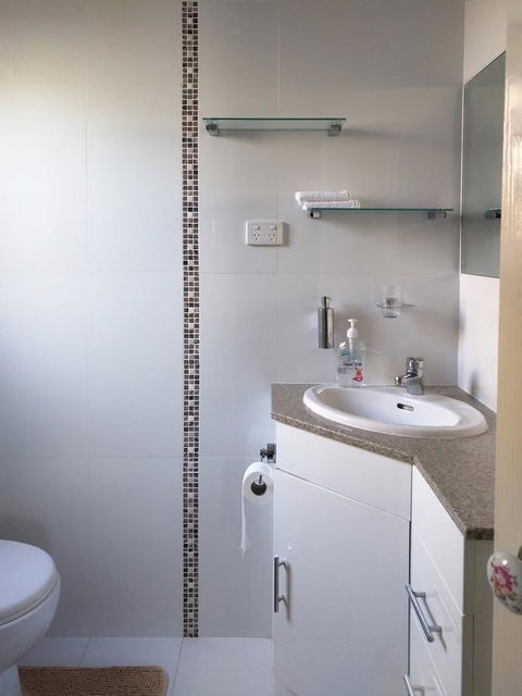 Waterfront Retreat - Accommodation Asia 19