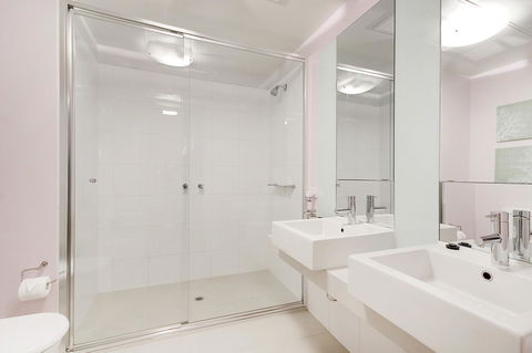 Waterfront Melbourne Apartments - Accommodation Asia 24