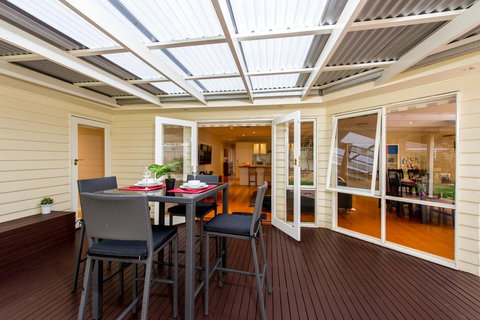 Lovely 5BR Full House In Glen Waverley, Walk To Train, Bus & Shops - Accommodation Guide 13
