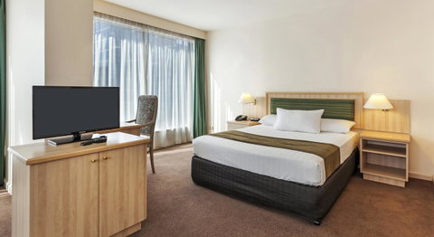 Bayview On The Park - Accommodation Guide 12