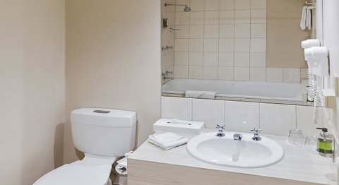 Bayview On The Park - Accommodation Guide 17