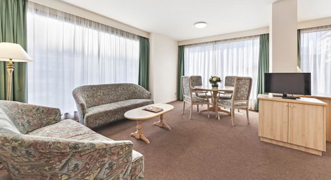 Bayview On The Park - Accommodation Guide 13