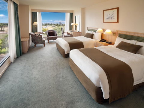 Bayview On The Park - Accommodation Guide 8