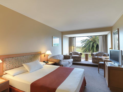 Bayview On The Park - Accommodation Guide 9