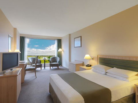 Bayview On The Park - Accommodation Guide 10