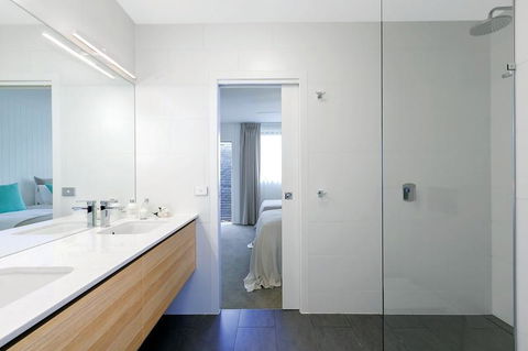Lakes Edge Apartments - Accommodation Asia 2