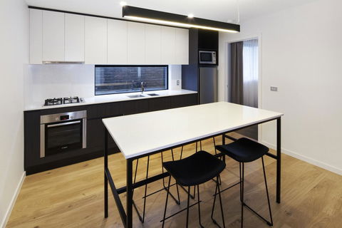 Lakes Edge Apartments - Accommodation Asia 6