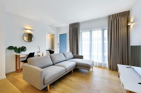 Lakes Edge Apartments - Accommodation Asia 4