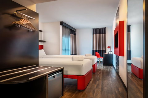 Essence Hotel Carlton - Accommodation Guide 11