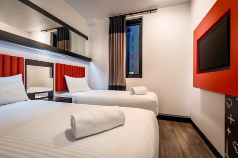 Essence Hotel Carlton - Accommodation Guide 12