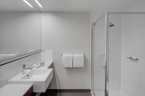 Travelodge Hotel Melbourne Docklands - Accommodation Asia 6