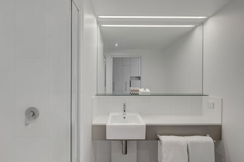 Travelodge Hotel Melbourne Docklands - Accommodation Asia 8