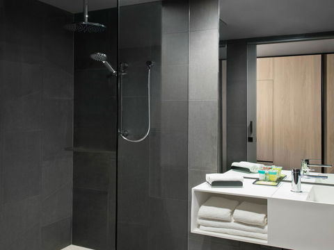 Vibe Hotel Melbourne Docklands - Accommodation Asia 16